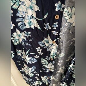 Men’s button down casual beach attire